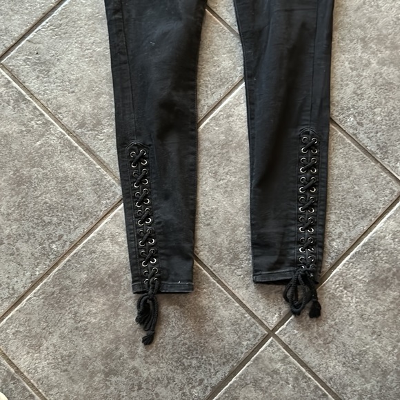 SEVEN 7 black jeans with cute lace up detail at bottom of legs size 8 - Picture 5 of 14